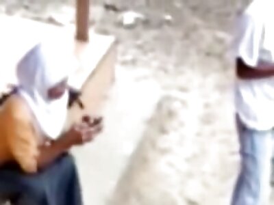 بارد مدلكة في قفازات فيديو سكس مصري ساخن فوجئت امرأة سمراء مع المدقع تبا
